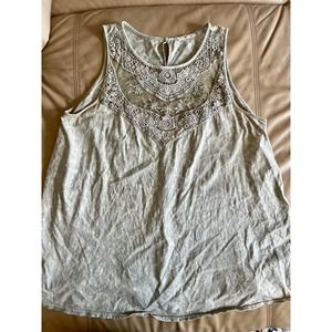 Woman’s large boutique brand Easel light acid wash tank
